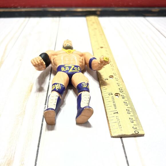 Razor Ramon Bend Ems Action Figure 1994 WWF Titan Sports Just Toys Vintage Rare - Picture 8 of 10
